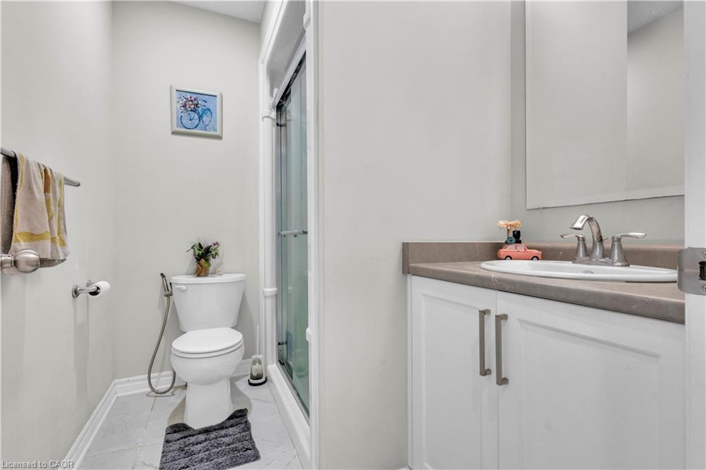 24 Sutherland Crescent, Ingersoll, ON - Indoor Photo Showing Bathroom