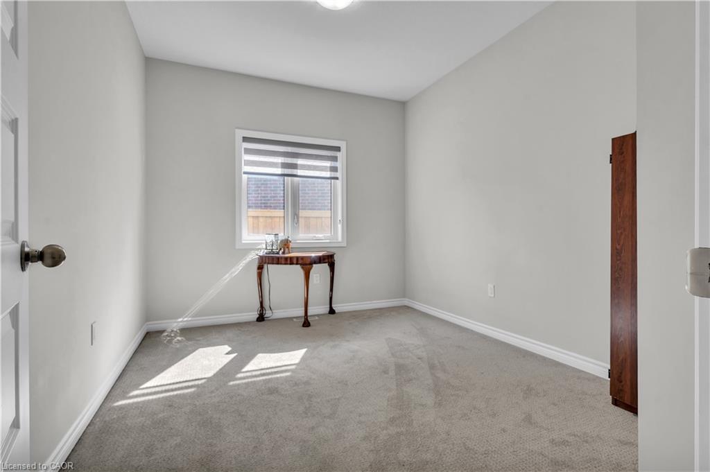 24 Sutherland Crescent, Ingersoll, ON - Indoor Photo Showing Other Room