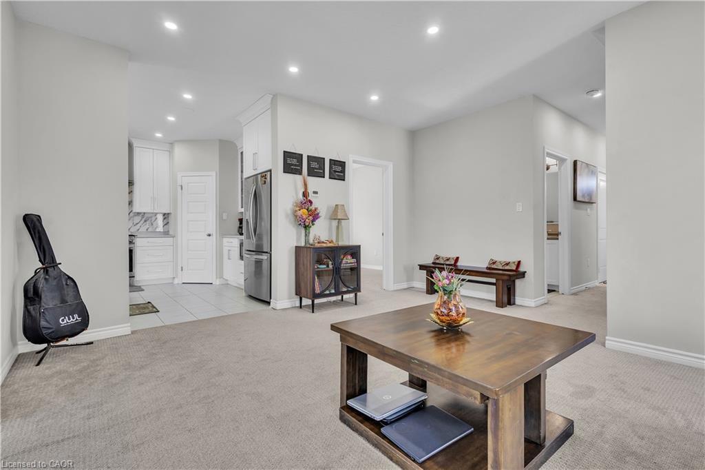 24 Sutherland Crescent, Ingersoll, ON - Indoor Photo Showing Living Room