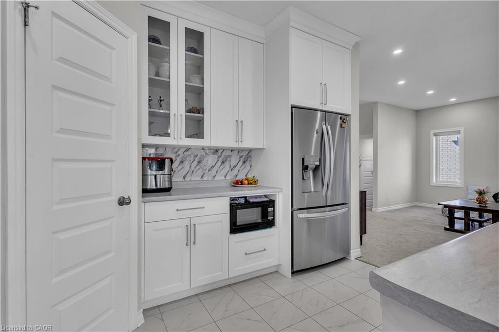 24 Sutherland Crescent, Ingersoll, ON - Indoor Photo Showing Kitchen