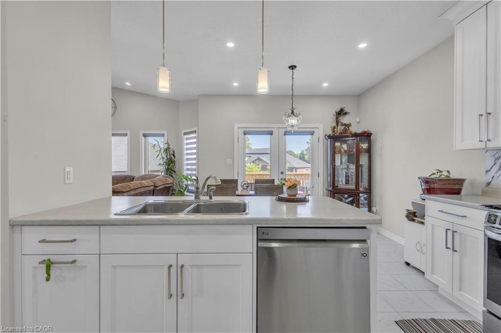 24 Sutherland Crescent, Ingersoll, ON - Indoor Photo Showing Kitchen With Double Sink