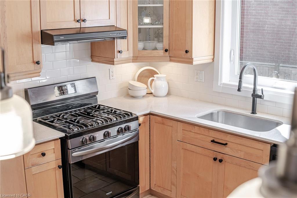 75 Emerald Crescent, Toronto, ON - Indoor Photo Showing Kitchen
