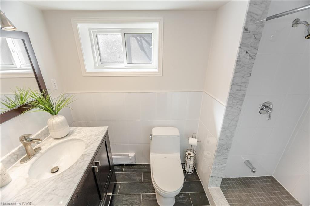 75 Emerald Crescent, Toronto, ON - Indoor Photo Showing Bathroom