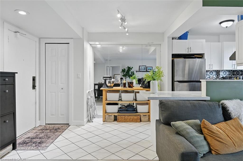 43-2373 King Street E, Hamilton, ON - Indoor