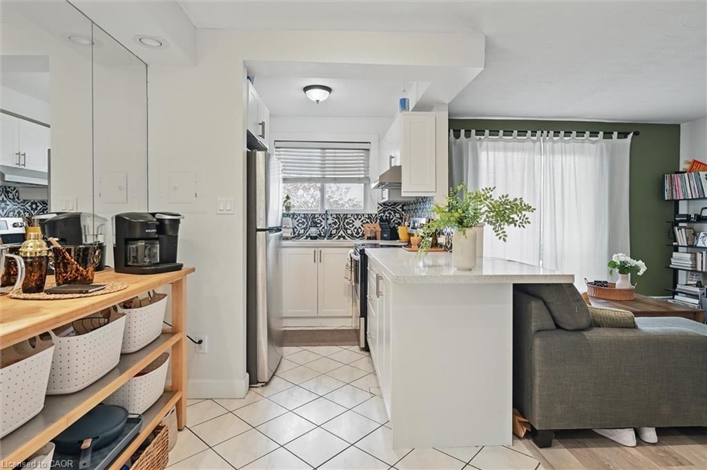 43-2373 King Street E, Hamilton, ON - Indoor Photo Showing Kitchen