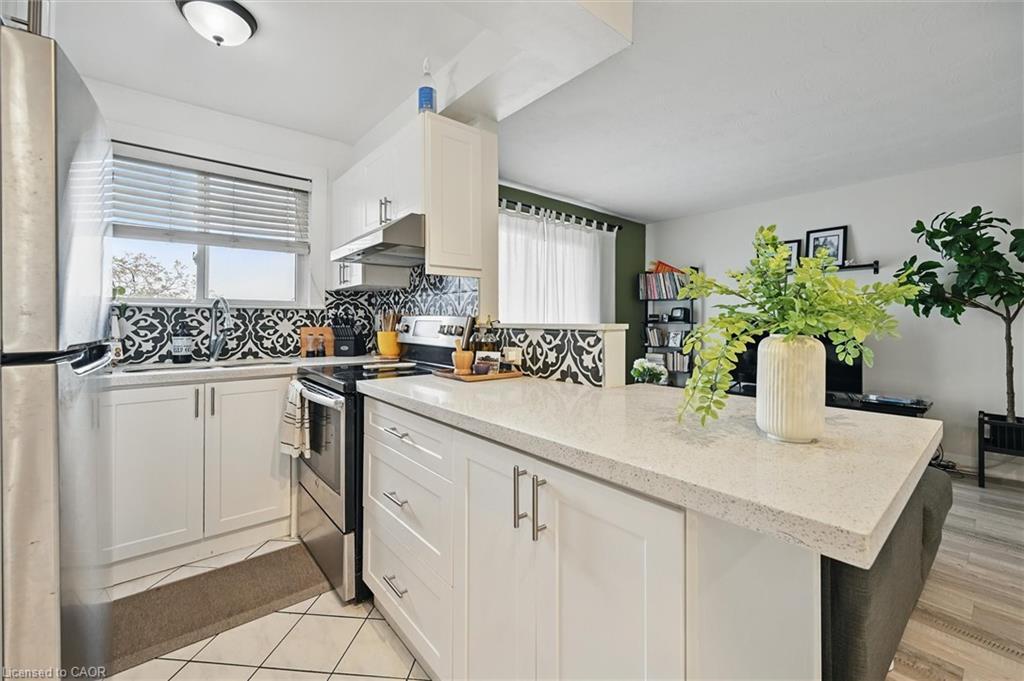 43-2373 King Street E, Hamilton, ON - Indoor Photo Showing Kitchen