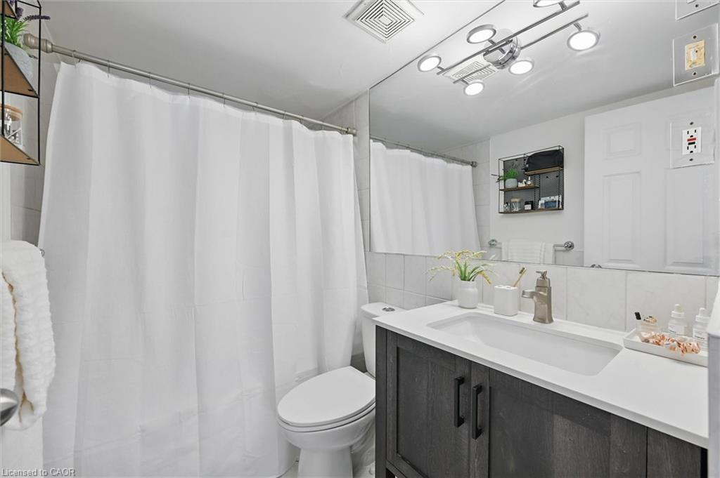 43-2373 King Street E, Hamilton, ON - Indoor Photo Showing Bathroom