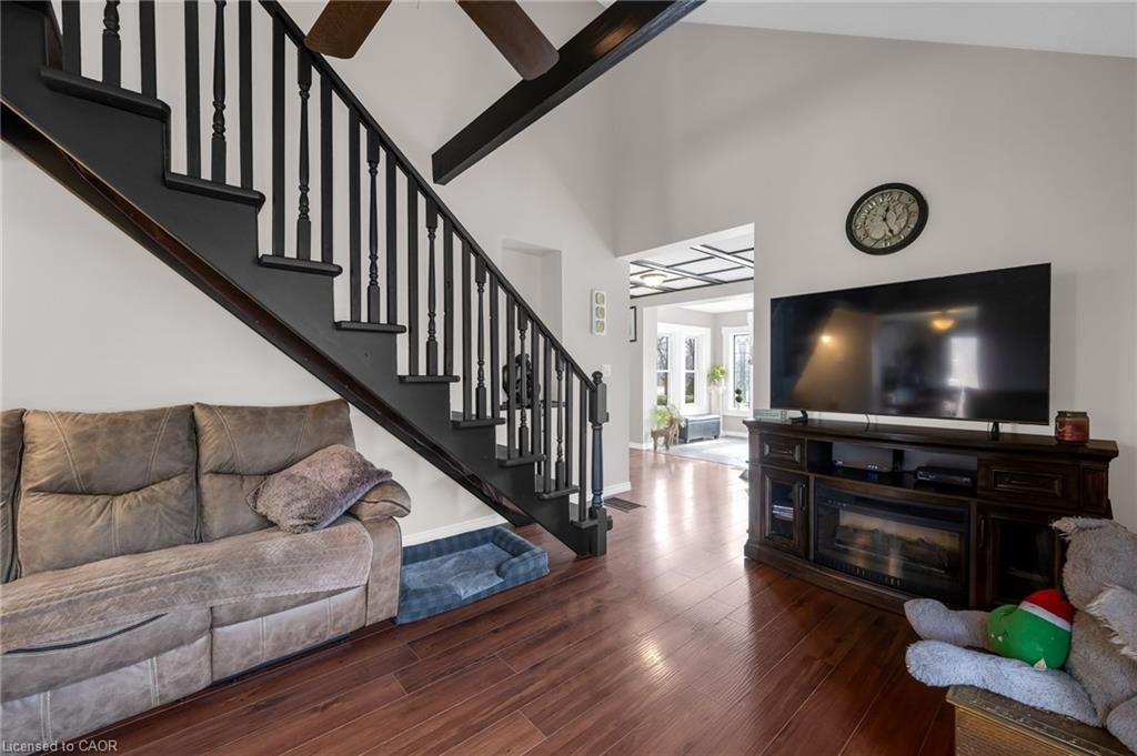 33 Rosedale Avenue, St. Catharines, ON - Indoor Photo Showing Living Room