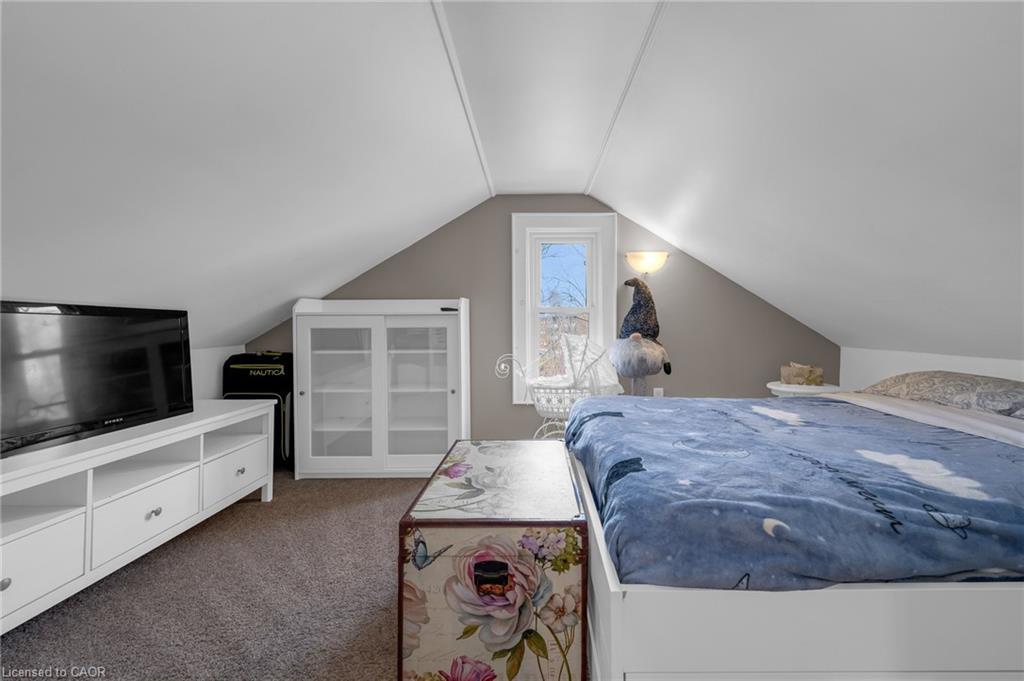 33 Rosedale Avenue, St. Catharines, ON - Indoor Photo Showing Bedroom