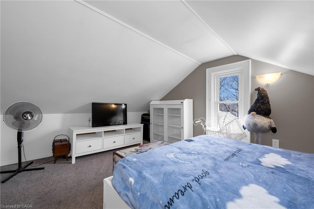 33 Rosedale Avenue, St. Catharines, ON - Indoor Photo Showing Bedroom