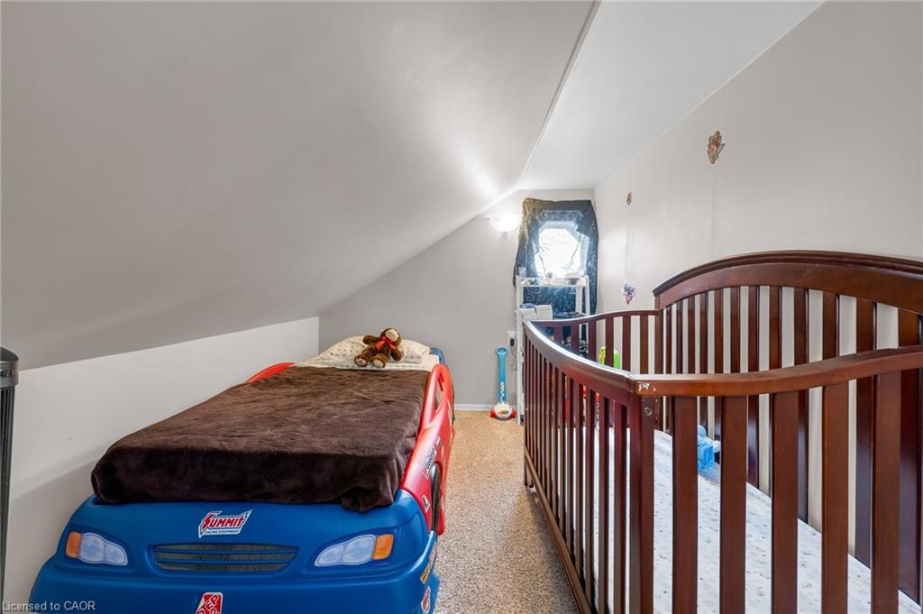 33 Rosedale Avenue, St. Catharines, ON - Indoor Photo Showing Bedroom