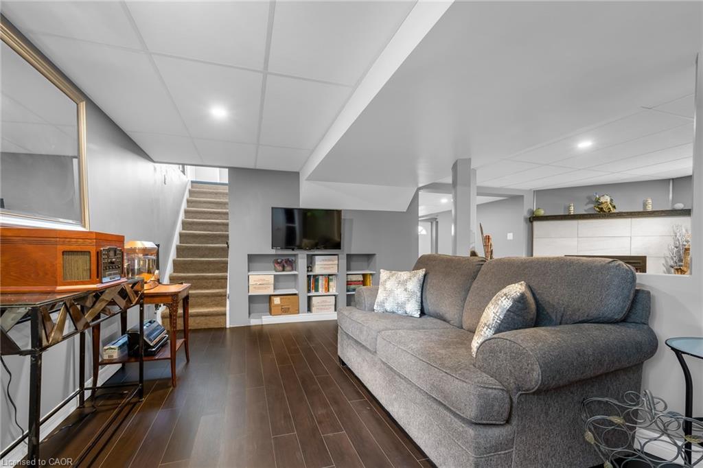 33 Rosedale Avenue, St. Catharines, ON - Indoor Photo Showing Living Room