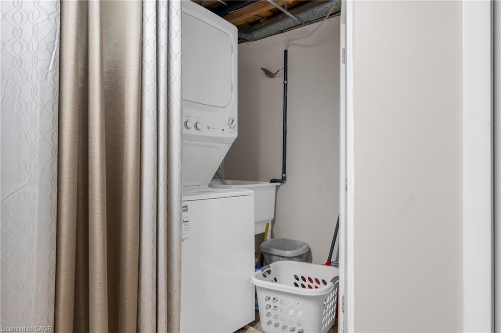 33 Rosedale Avenue, St. Catharines, ON - Indoor Photo Showing Laundry Room