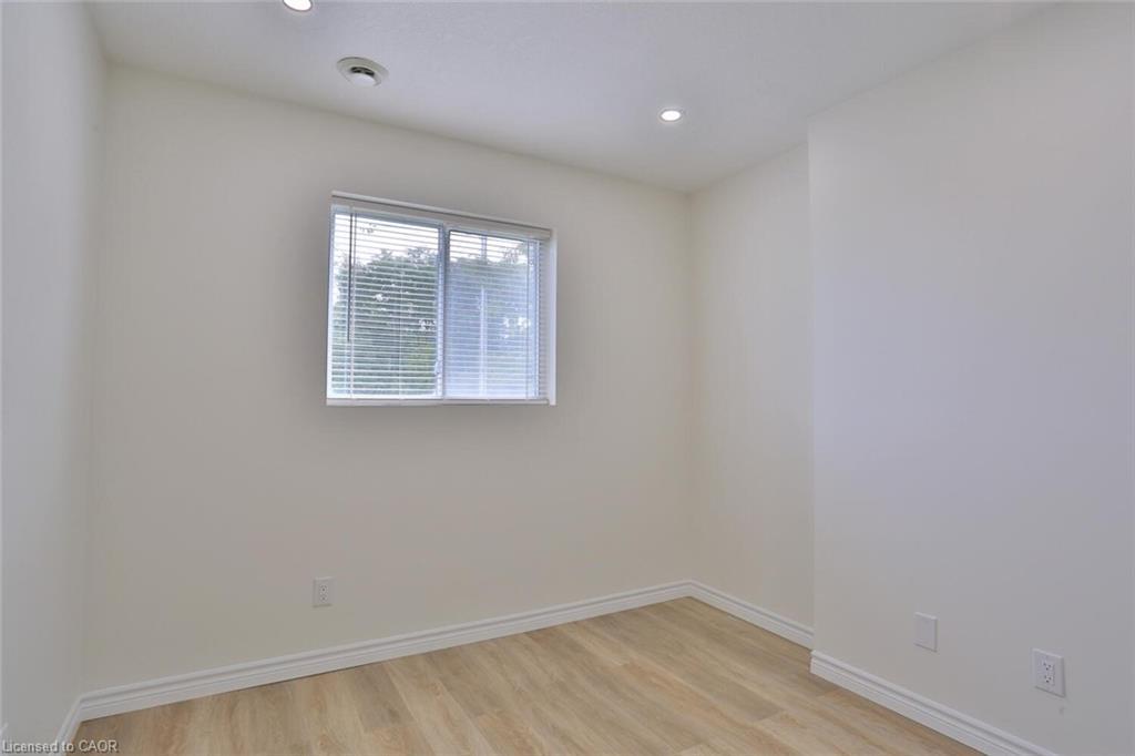 206-345 Briarmeadow Drive, Kitchener, ON - Indoor Photo Showing Other Room