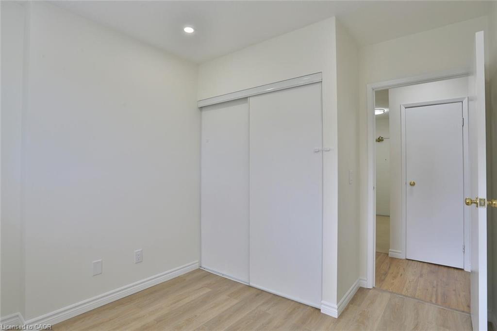 206-345 Briarmeadow Drive, Kitchener, ON - Indoor Photo Showing Other Room