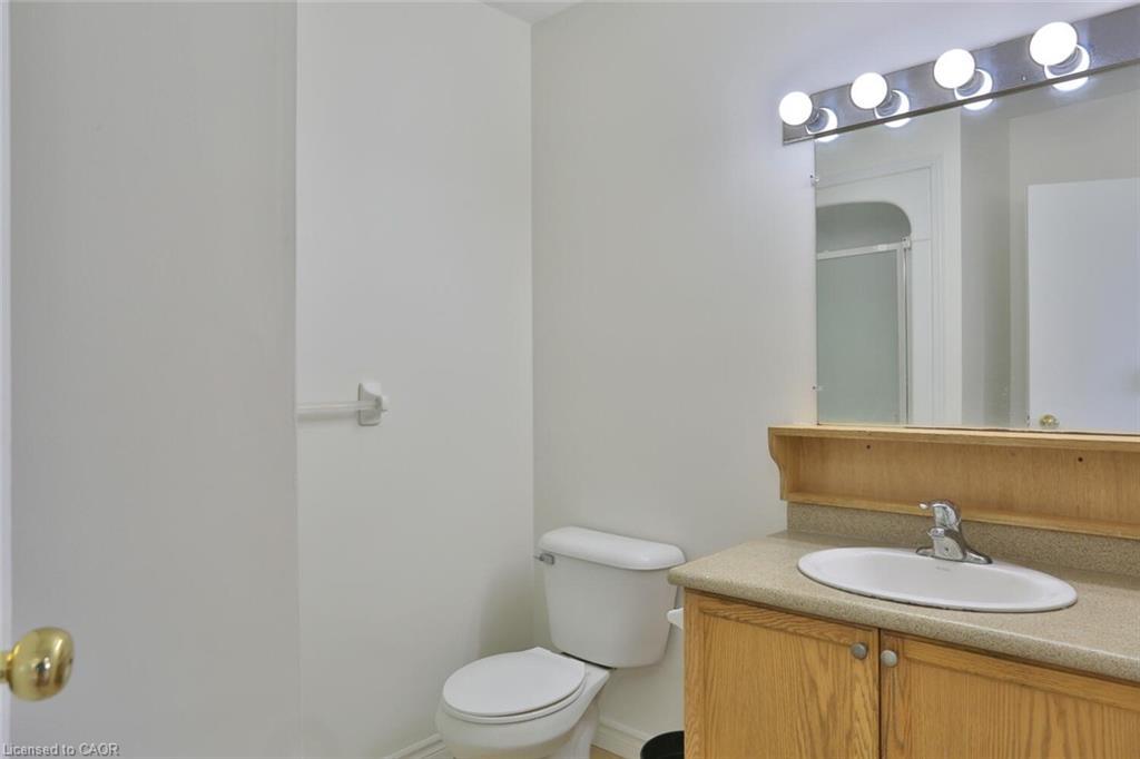 206-345 Briarmeadow Drive, Kitchener, ON - Indoor Photo Showing Bathroom