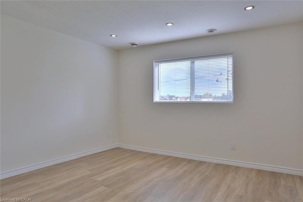 206-345 Briarmeadow Drive, Kitchener, ON - Indoor Photo Showing Other Room
