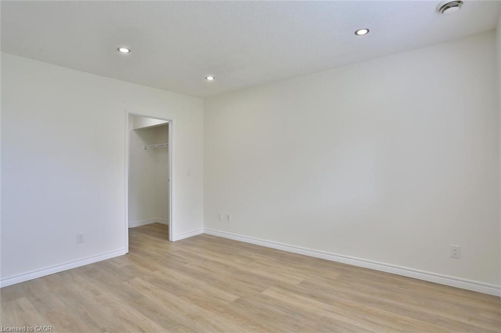 206-345 Briarmeadow Drive, Kitchener, ON - Indoor Photo Showing Other Room