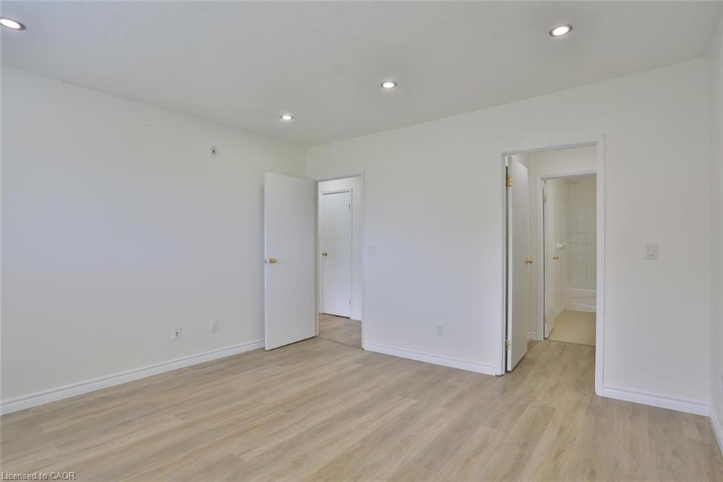 206-345 Briarmeadow Drive, Kitchener, ON - Indoor Photo Showing Other Room