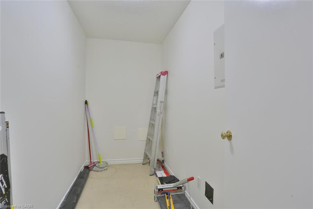 206-345 Briarmeadow Drive, Kitchener, ON - Indoor Photo Showing Other Room