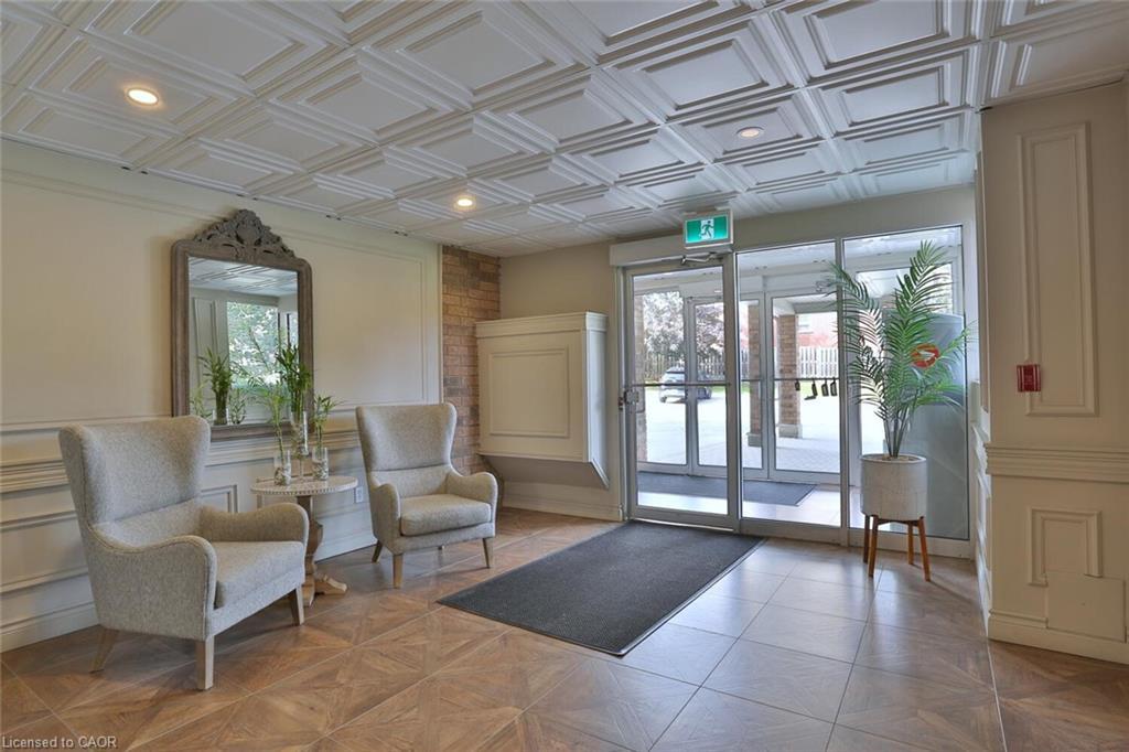 206-345 Briarmeadow Drive, Kitchener, ON - Indoor