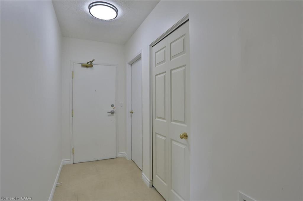 206-345 Briarmeadow Drive, Kitchener, ON - Indoor Photo Showing Other Room