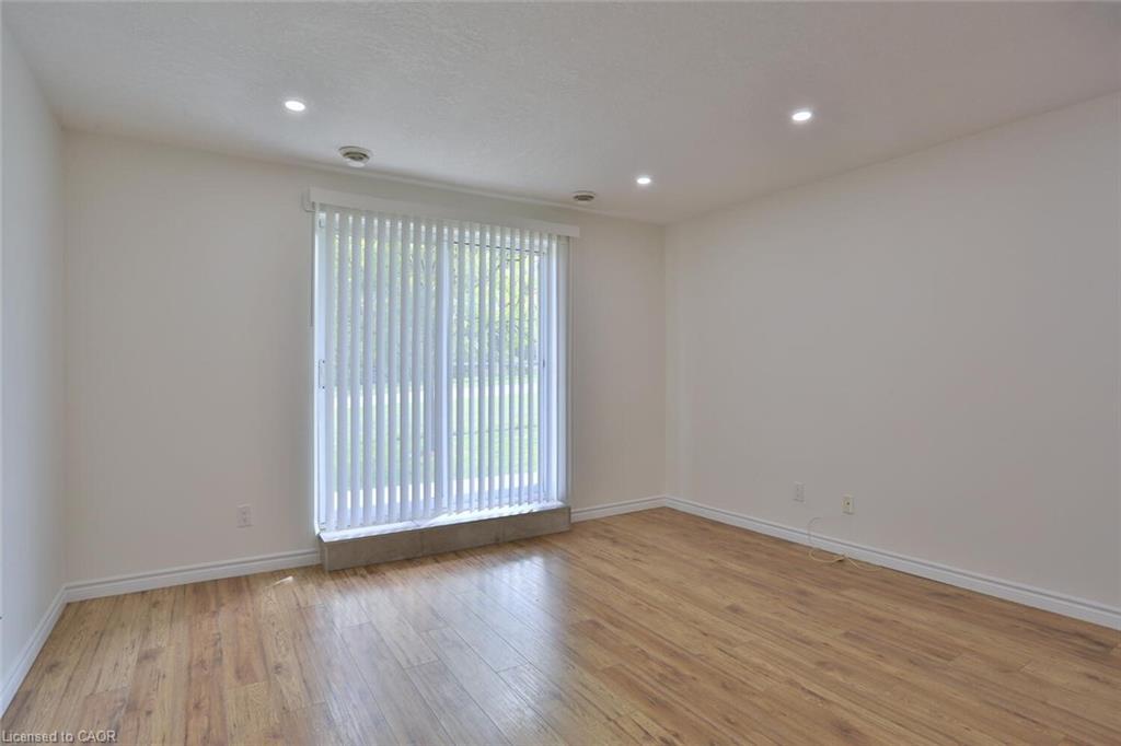 206-345 Briarmeadow Drive, Kitchener, ON - Indoor Photo Showing Other Room
