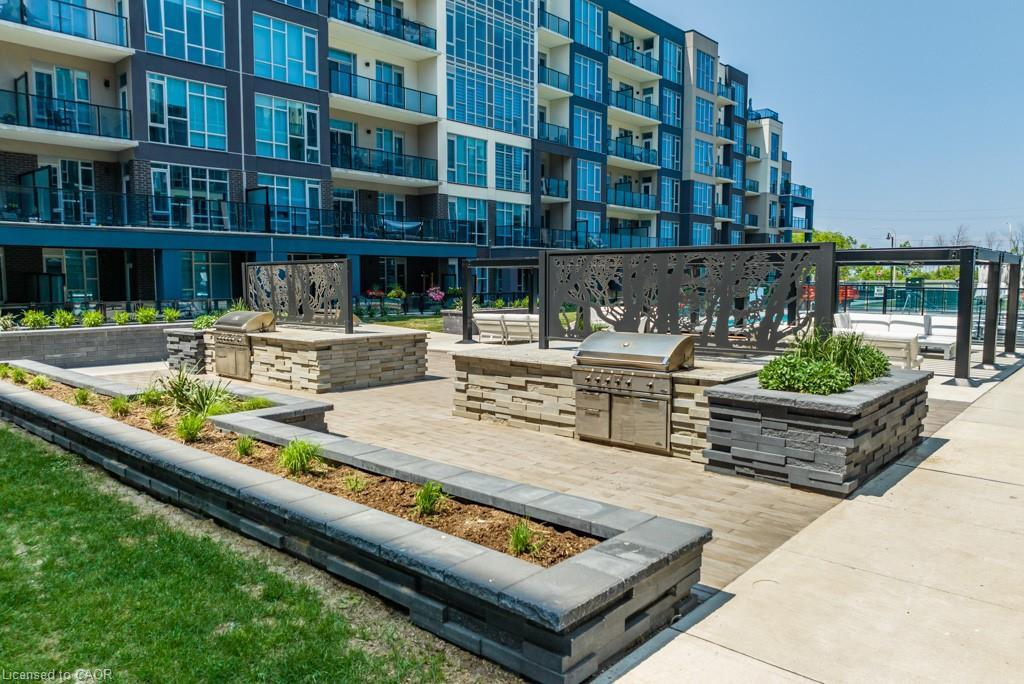 118-16 Concord Place, Grimsby, ON - Outdoor With Facade