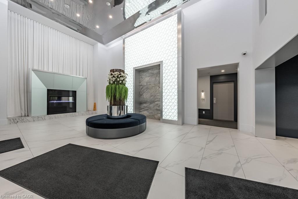 118-16 Concord Place, Grimsby, ON - Indoor Photo Showing Other Room