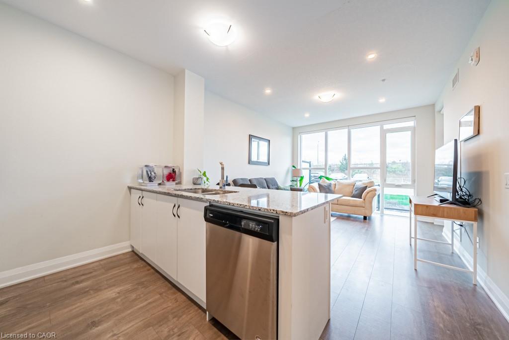 118-16 Concord Place, Grimsby, ON - Indoor Photo Showing Kitchen With Double Sink