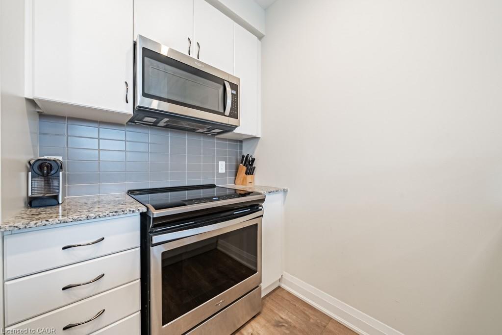 118-16 Concord Place, Grimsby, ON - Indoor Photo Showing Kitchen