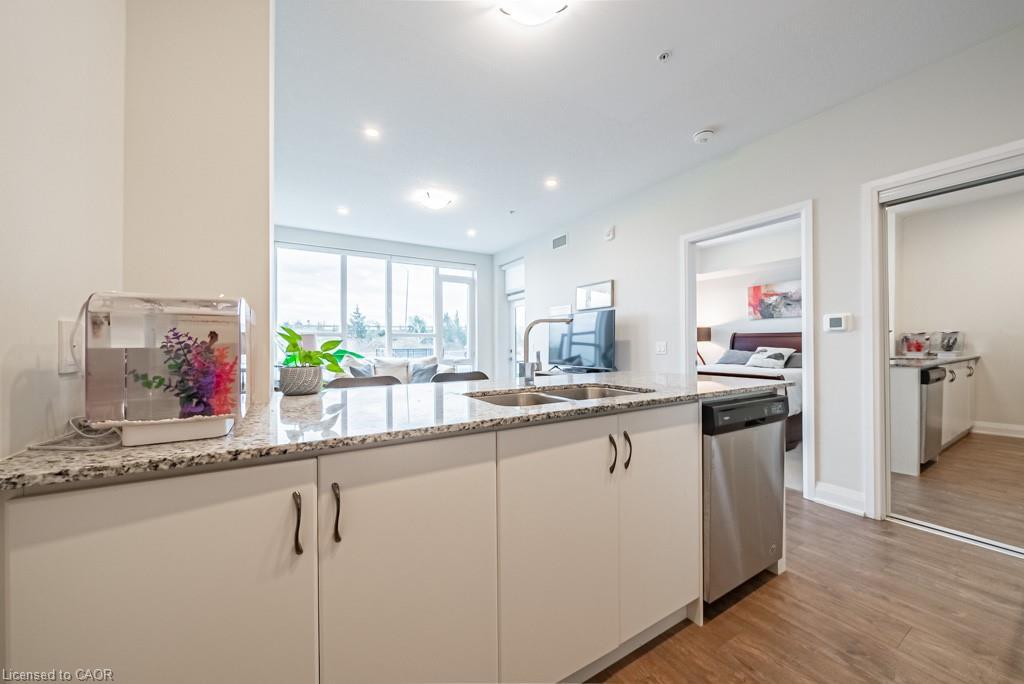 118-16 Concord Place, Grimsby, ON - Indoor Photo Showing Kitchen With Double Sink