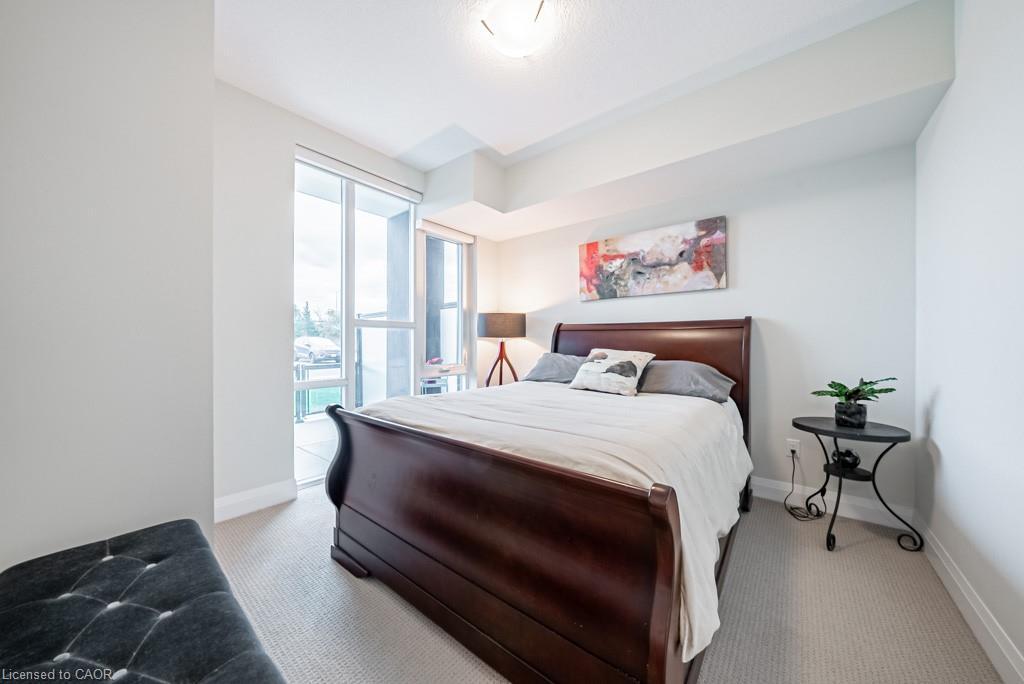 118-16 Concord Place, Grimsby, ON - Indoor Photo Showing Bedroom