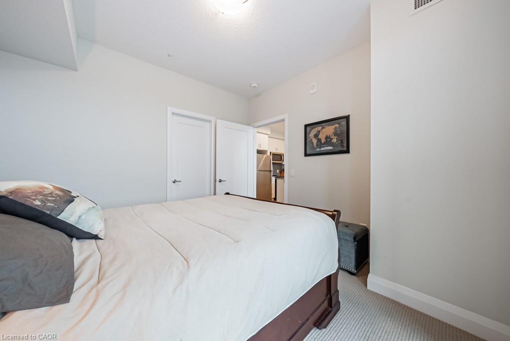 118-16 Concord Place, Grimsby, ON - Indoor Photo Showing Bedroom