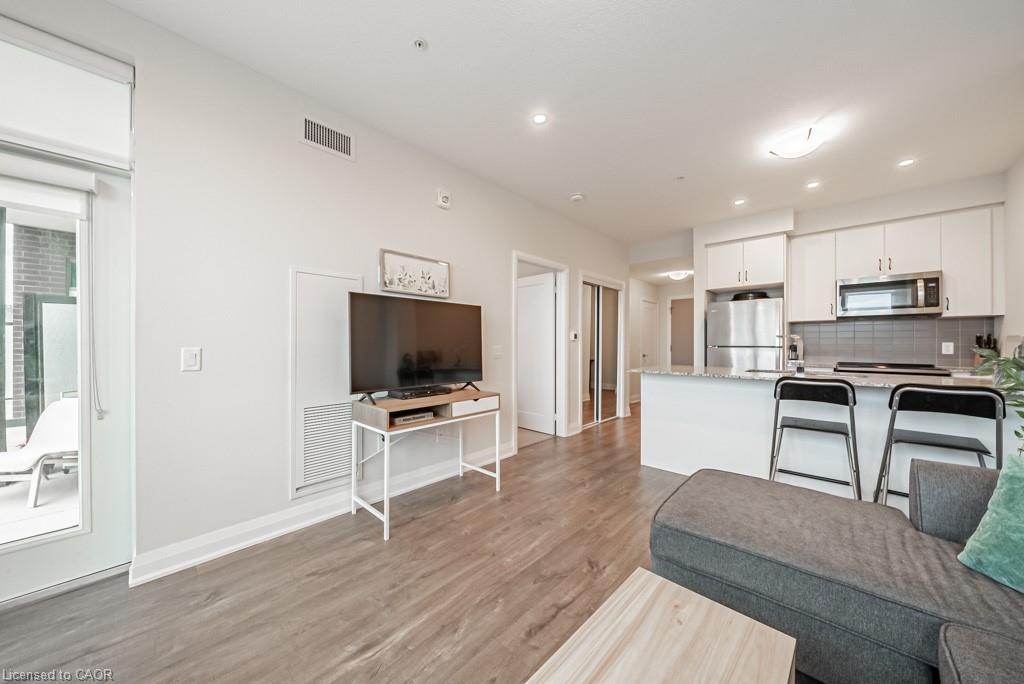 118-16 Concord Place, Grimsby, ON - Indoor Photo Showing Kitchen