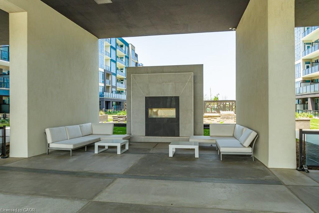 118-16 Concord Place, Grimsby, ON - With Exterior