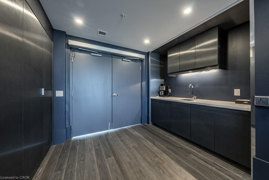 118-16 Concord Place, Grimsby, ON - Indoor