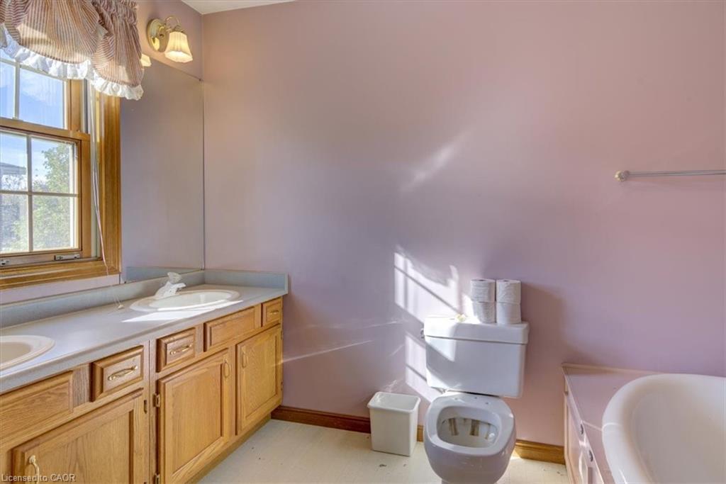 2-42 Donly Drive S, Simcoe, ON - Indoor Photo Showing Bathroom