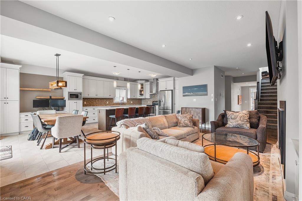 346 Moorlands Crescent, Kitchener, ON - Indoor Photo Showing Living Room