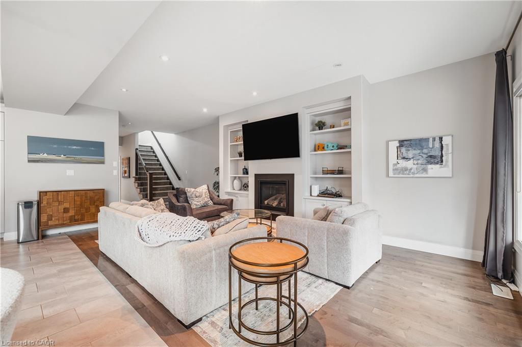 346 Moorlands Crescent, Kitchener, ON - Indoor Photo Showing Living Room With Fireplace