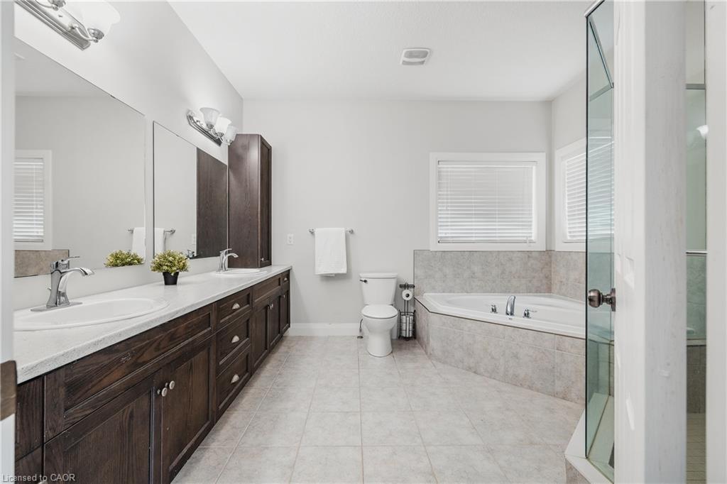 346 Moorlands Crescent, Kitchener, ON - Indoor Photo Showing Bathroom
