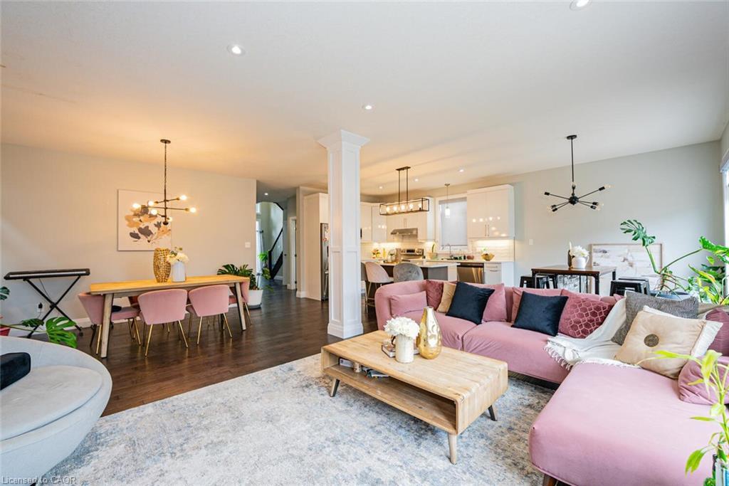 2382 Wickerson Road, London, ON - Indoor Photo Showing Living Room