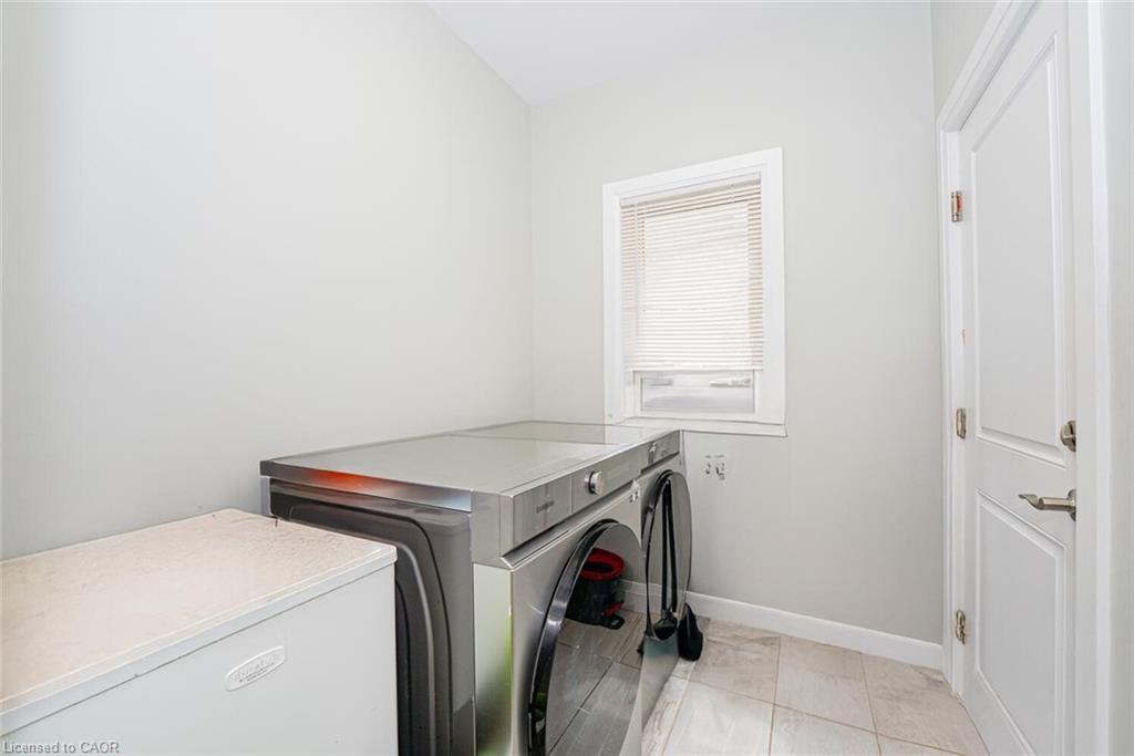 2382 Wickerson Road, London, ON - Indoor Photo Showing Laundry Room