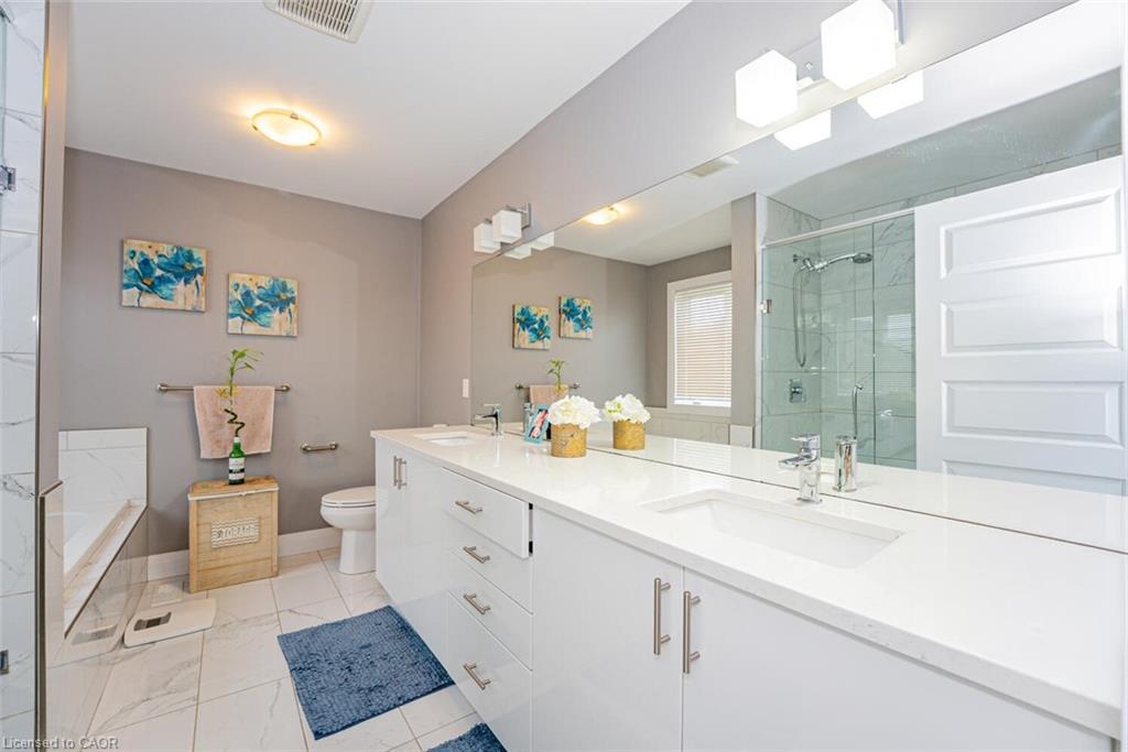 2382 Wickerson Road, London, ON - Indoor Photo Showing Bathroom