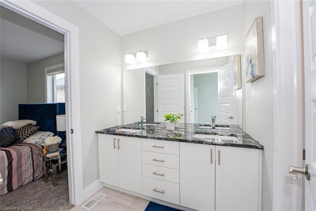 2382 Wickerson Road, London, ON - Indoor Photo Showing Bathroom
