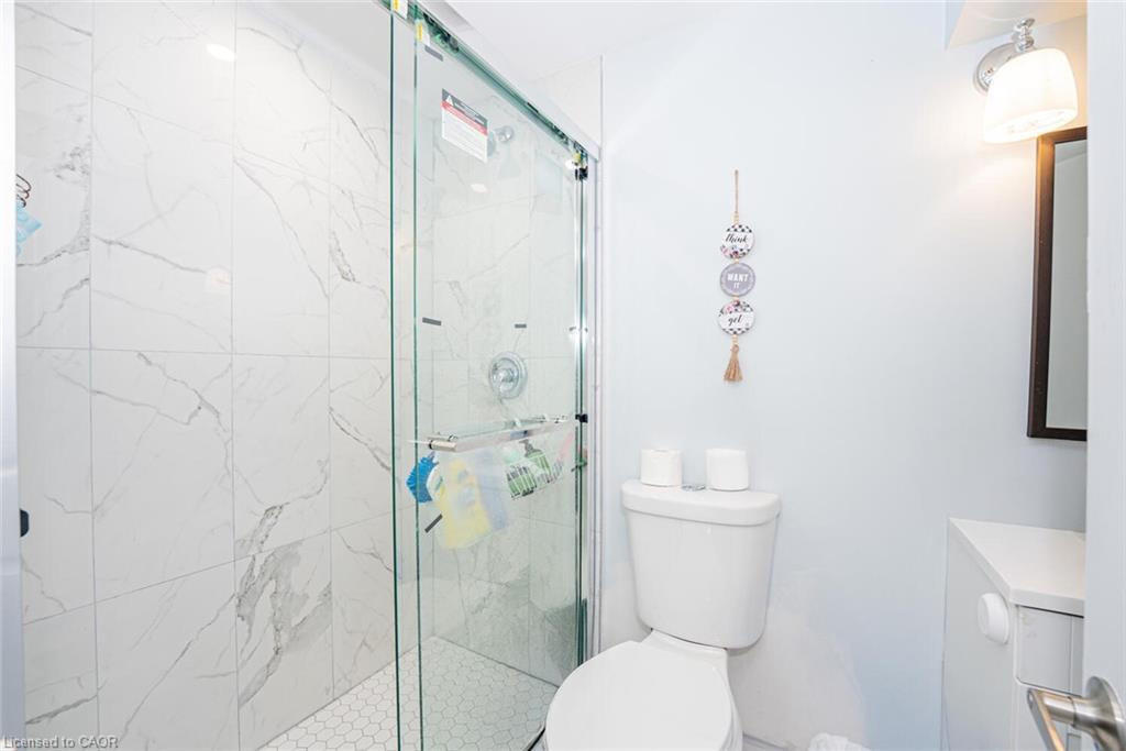 2382 Wickerson Road, London, ON - Indoor Photo Showing Bathroom