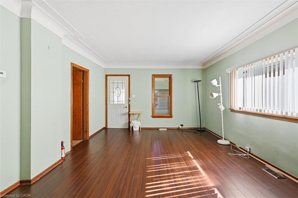 4741 First Avenue, Niagara Falls, ON - Indoor Photo Showing Other Room