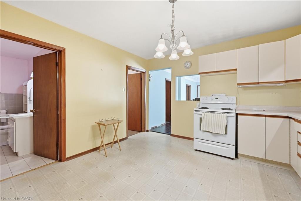 4741 First Avenue, Niagara Falls, ON - Indoor Photo Showing Kitchen