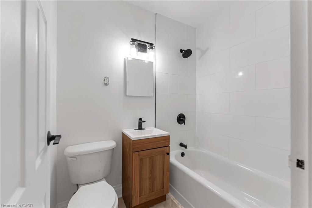 3-57 Mericourt Road, Hamilton, ON - Indoor Photo Showing Bathroom