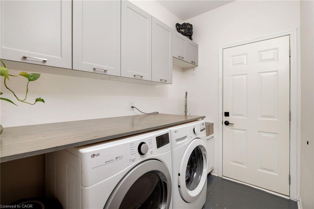 2202 Brookhaven Crescent, Oakville, ON - Indoor Photo Showing Laundry Room